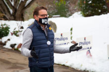 Dean speaks to voters